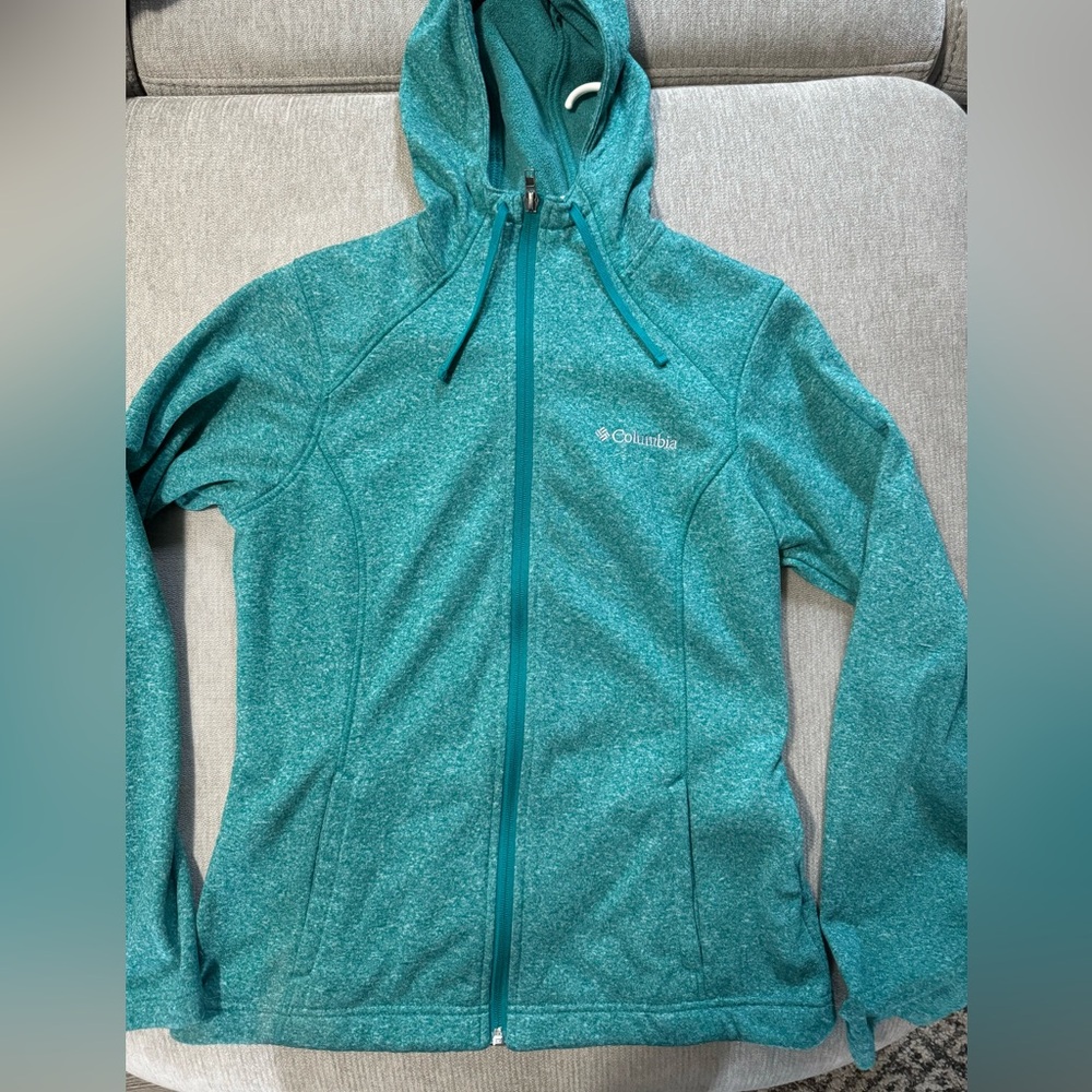 Columbia zip up hoodie. Good condition.